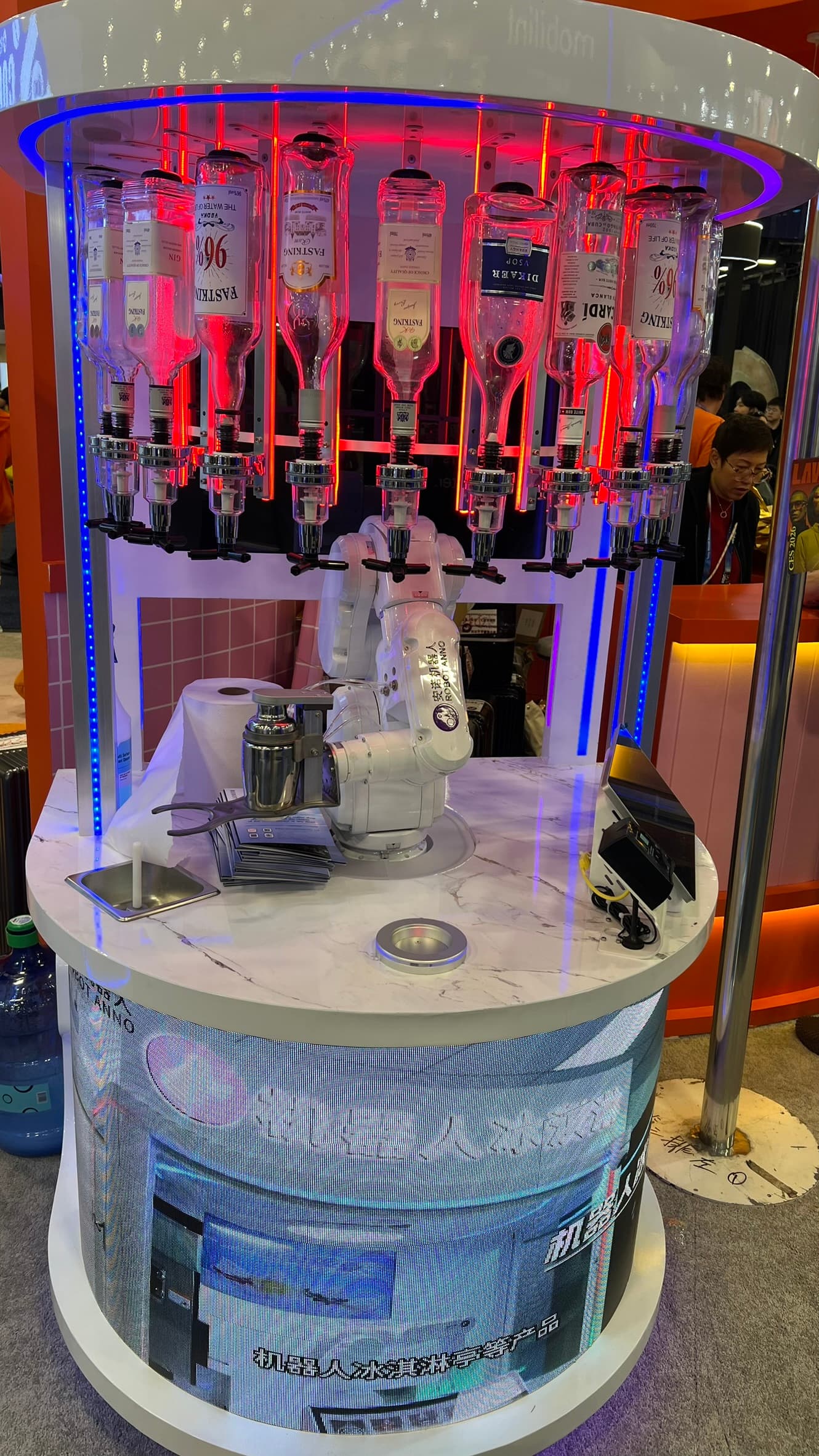 A robotic bartender mixes cocktails automatically